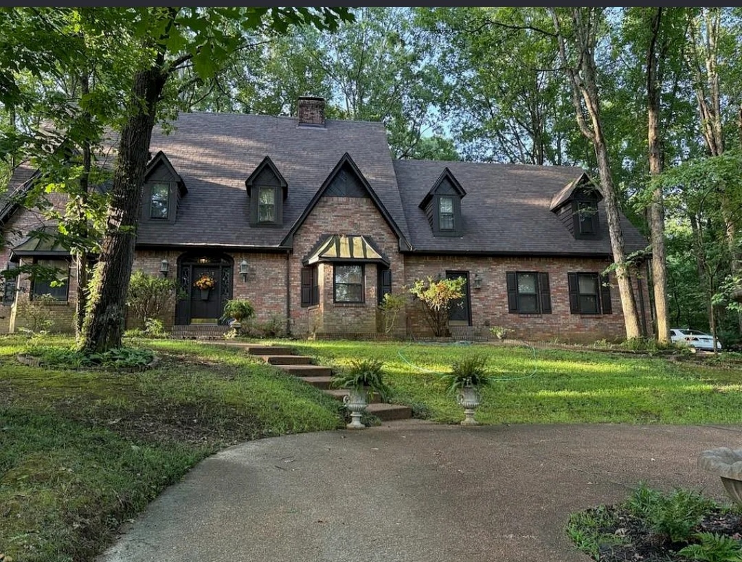 BEAUTIFULL CUSTOM HOME